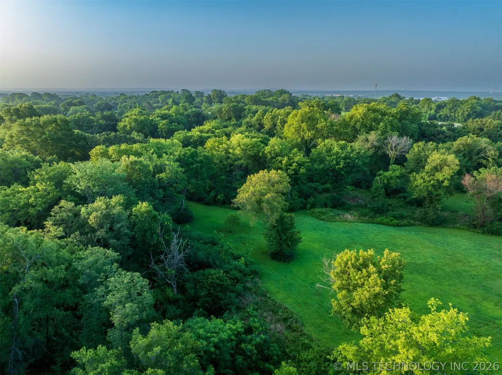 8 E 60th Street Porter, OK 74454