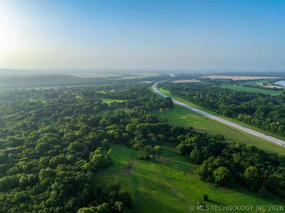8 E 60th Street Porter, OK 74454