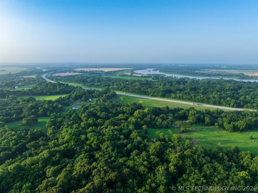 8 E 60th Street Porter, OK 74454