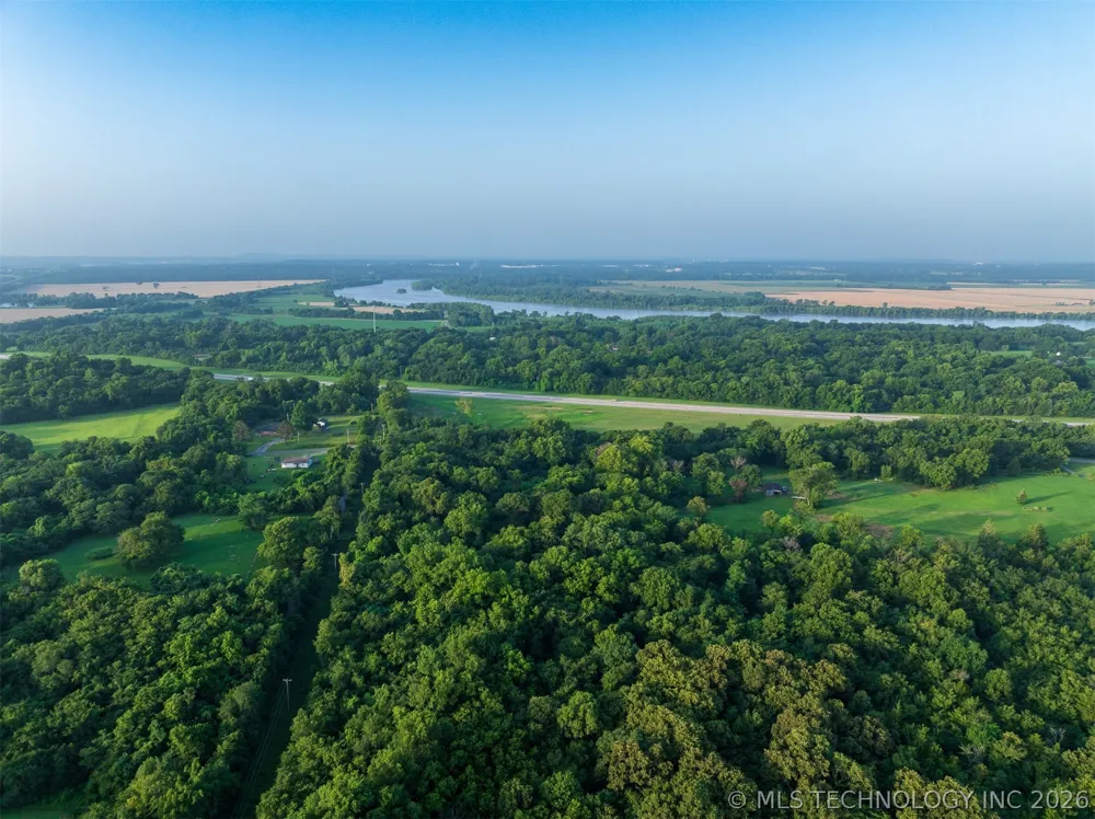 8 E 60th Street Porter, OK 74454