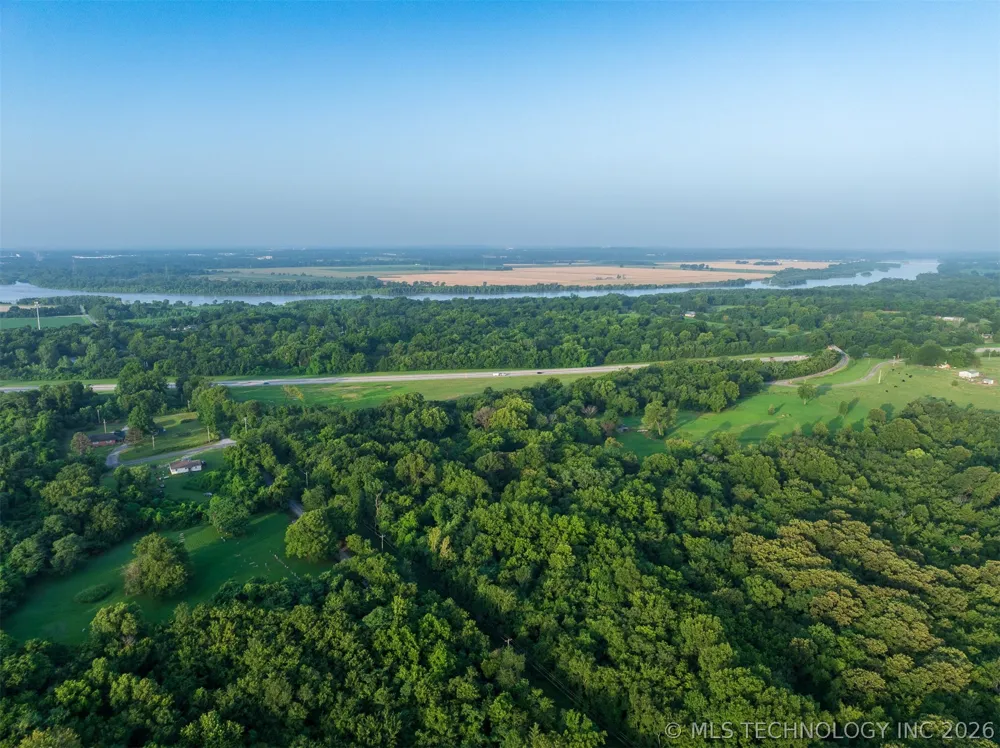 8 E 60th Street Porter, OK 74454