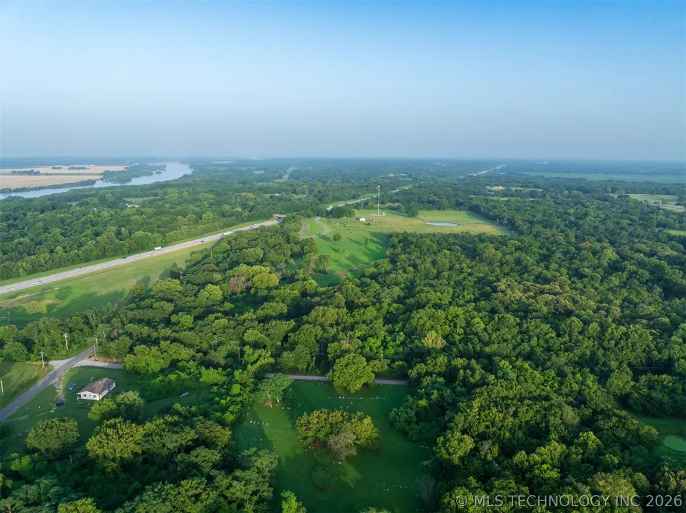 8 E 60th Street Porter, OK 74454