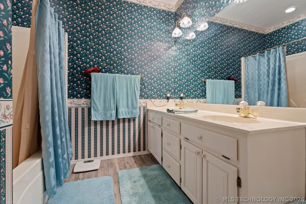 1035 Hillside Road Grove, OK 74344