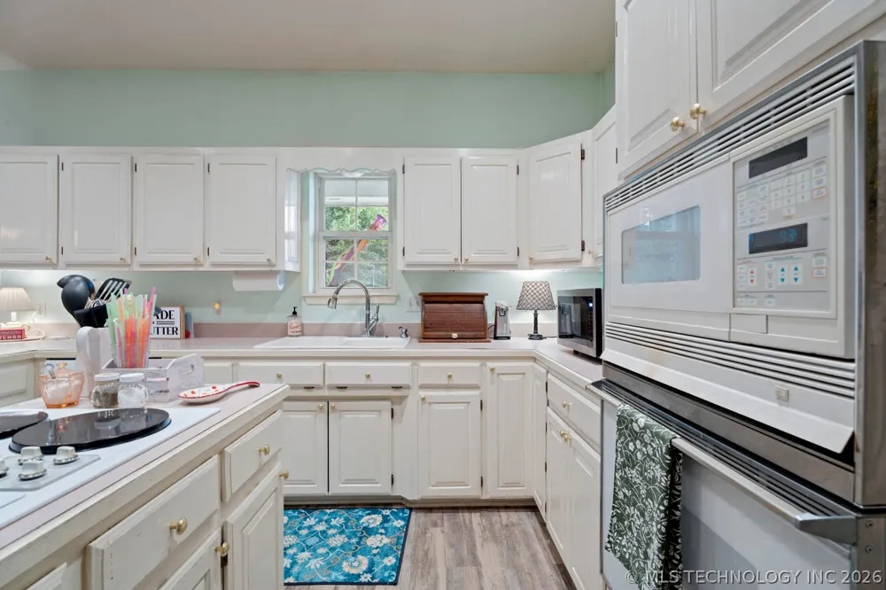 1035 Hillside Road Grove, OK 74344