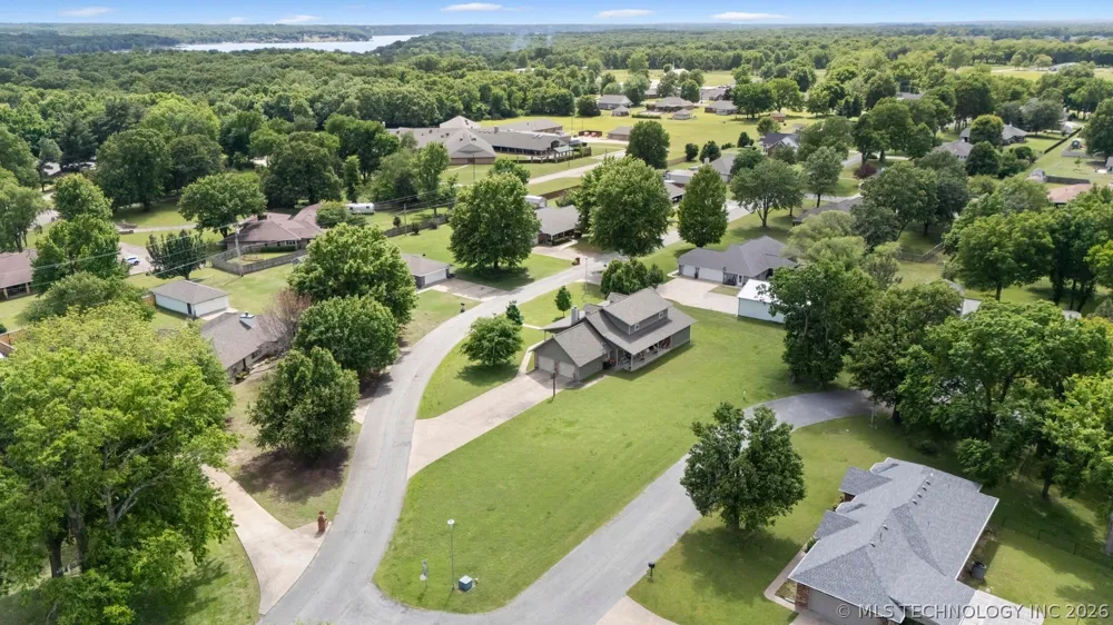 1035 Hillside Road Grove, OK 74344
