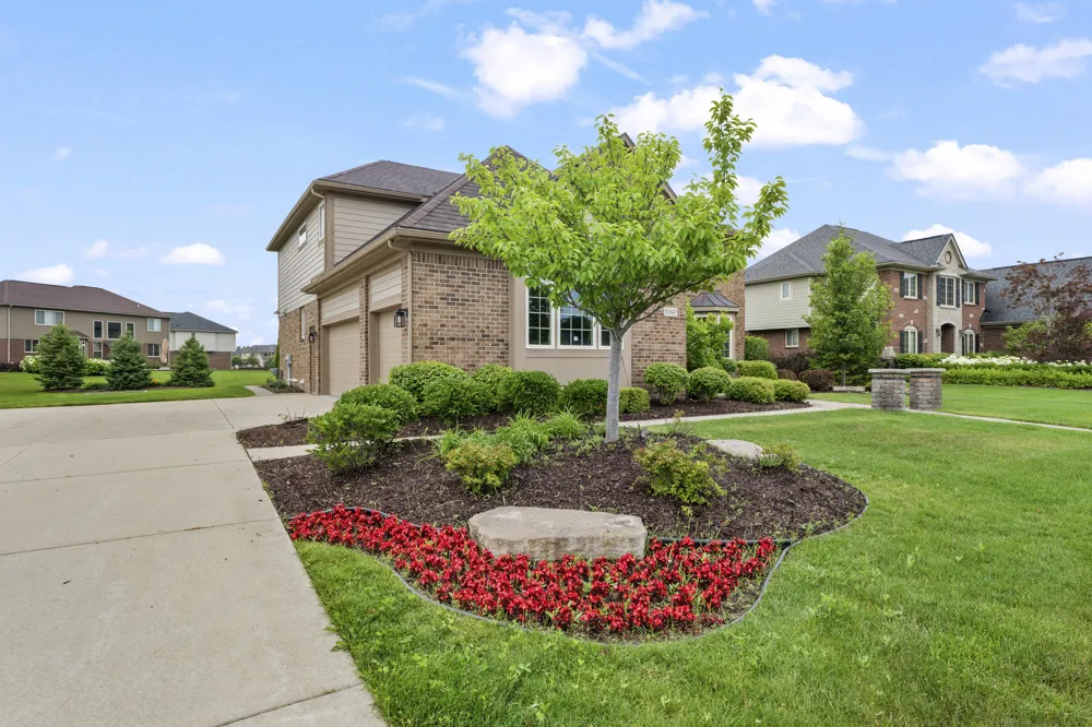 51847 Pierce Drive Lyon Charter Township, MI 48167