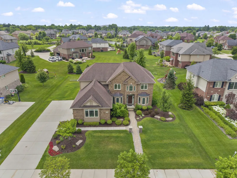 51847 Pierce Drive Lyon Charter Township, MI 48167