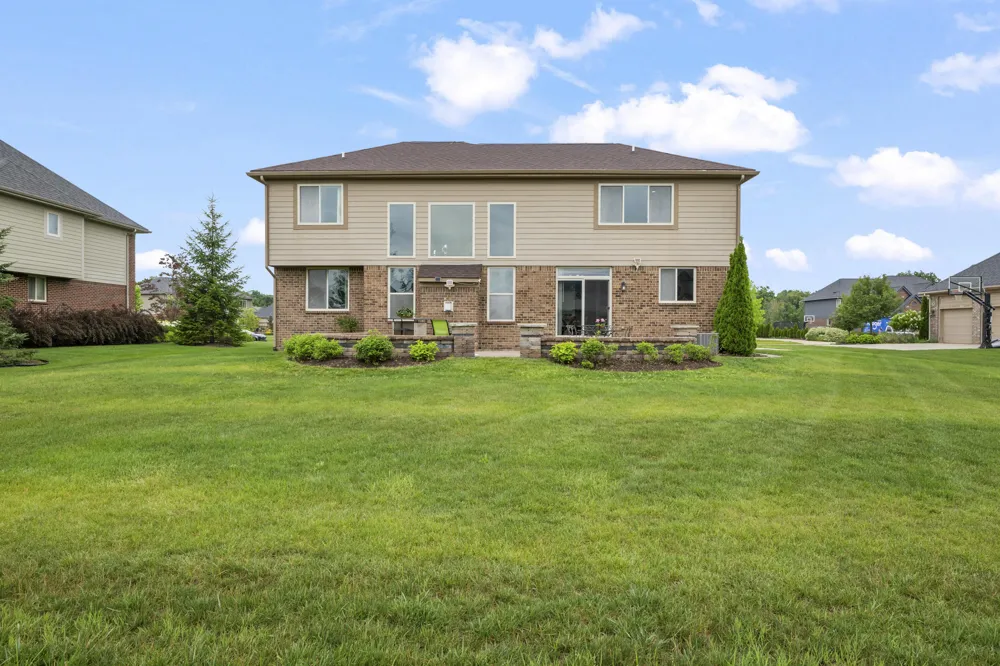 51847 Pierce Drive Lyon Charter Township, MI 48167