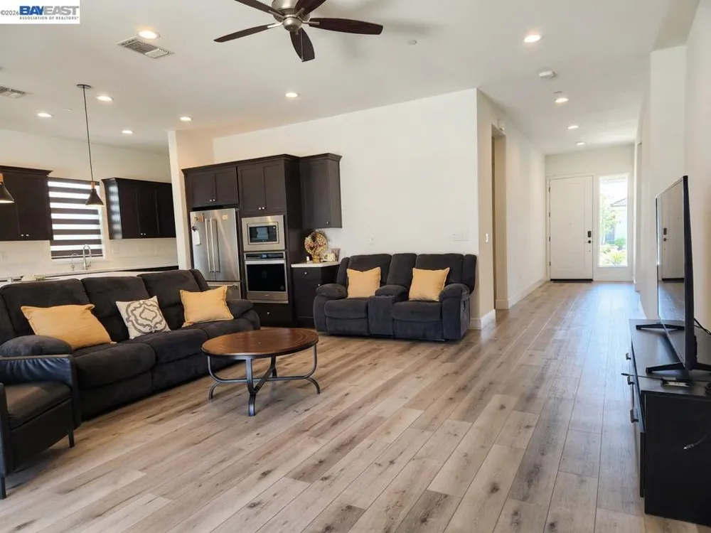 3206 Shrute Dr Lathrop, CA 95330