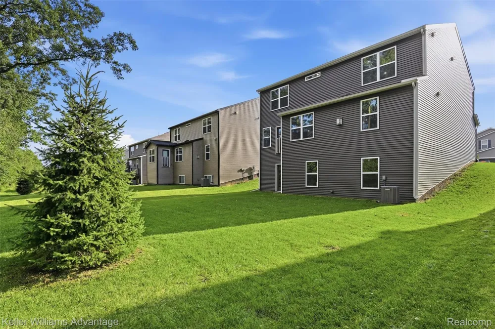 24506 Jade Drive Farmington Hills City, MI 48336