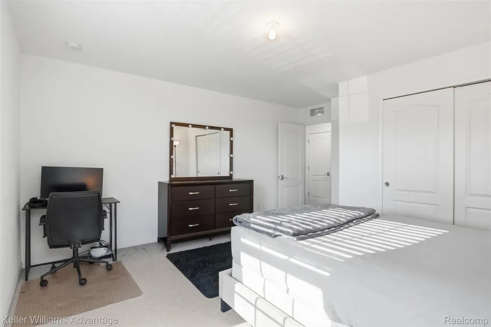 24506 Jade Drive Farmington Hills City, MI 48336