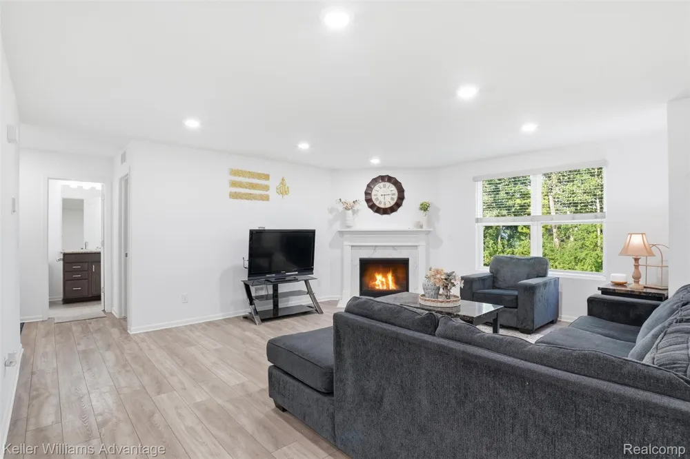 24506 Jade Drive Farmington Hills City, MI 48336