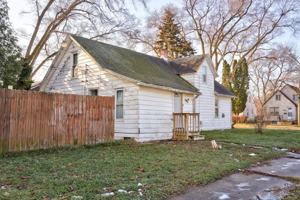 2502 Robinwood Avenue Saginaw City, MI 48601