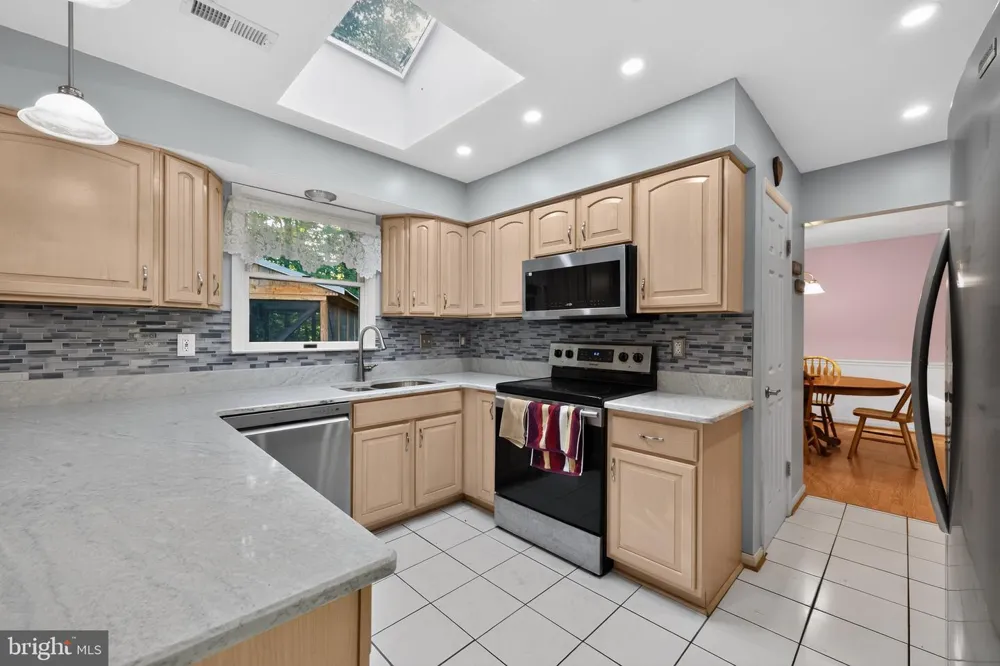8835 REDBAY RUN Bel Alton, MD 20611