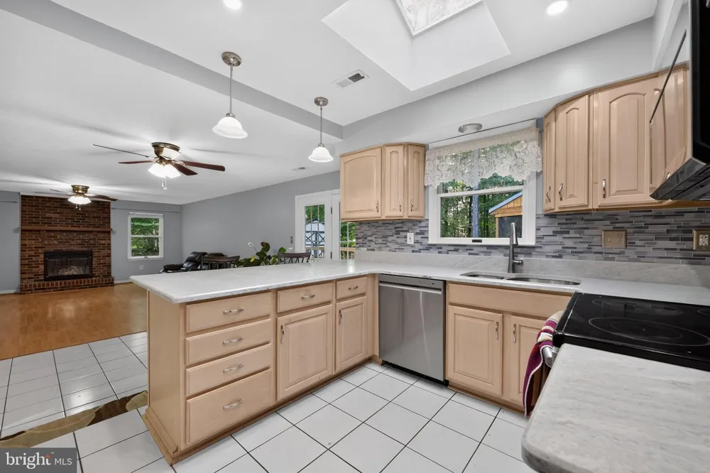 8835 REDBAY RUN Bel Alton, MD 20611