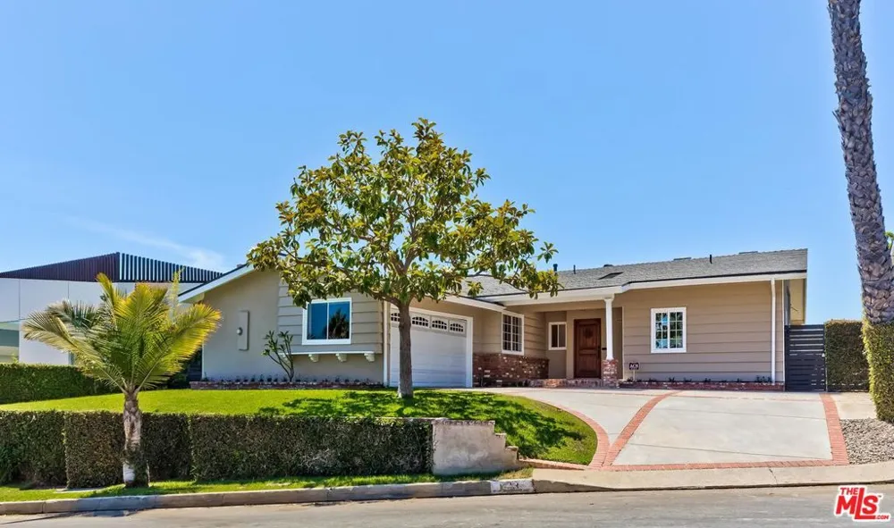 823 Enchanted Way Pacific Palisades, CA 90272