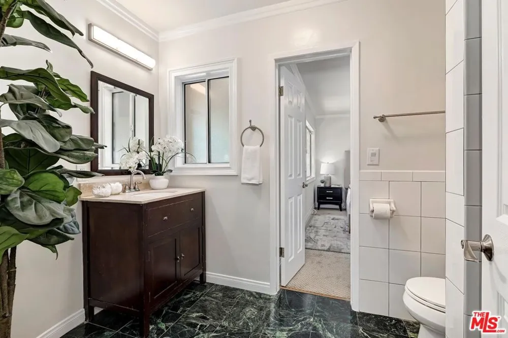 823 Enchanted Way Pacific Palisades, CA 90272