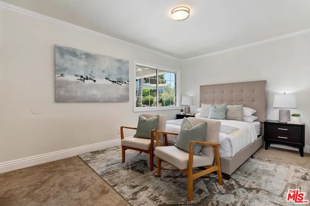 823 Enchanted Way Pacific Palisades, CA 90272