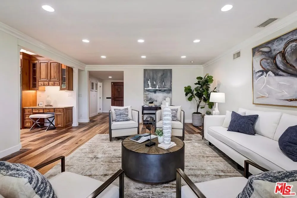 823 Enchanted Way Pacific Palisades, CA 90272