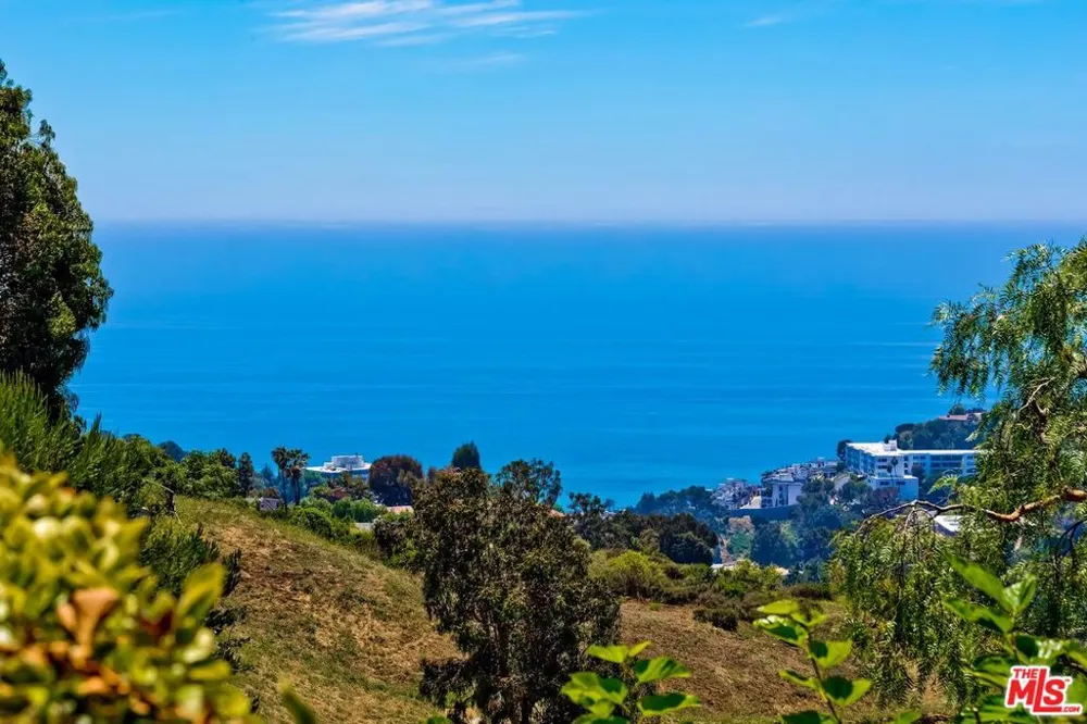 823 Enchanted Way Pacific Palisades, CA 90272