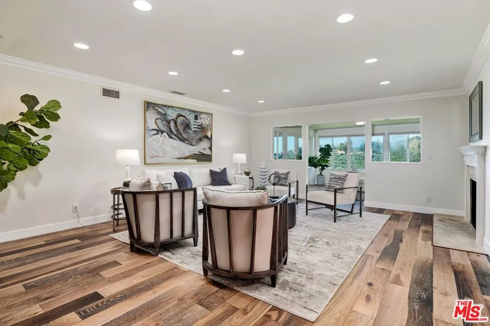 823 Enchanted Way Pacific Palisades, CA 90272