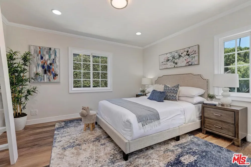 823 Enchanted Way Pacific Palisades, CA 90272