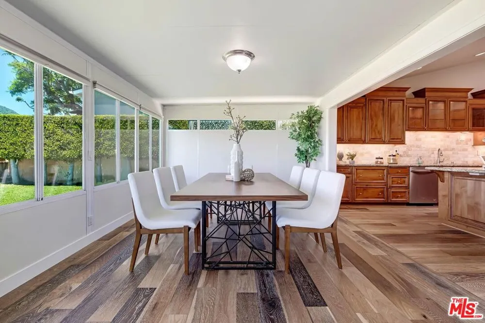 823 Enchanted Way Pacific Palisades, CA 90272