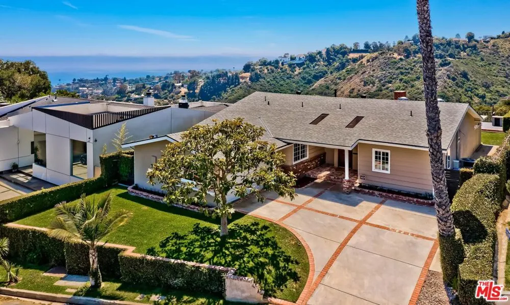 823 Enchanted Way Pacific Palisades, CA 90272