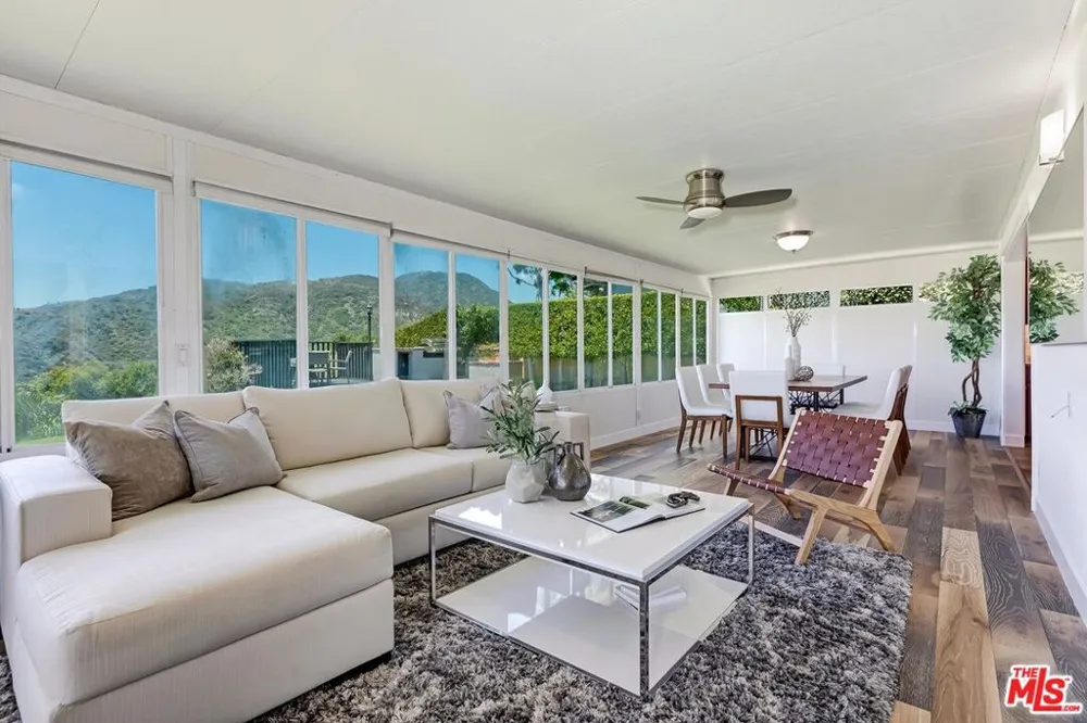 823 Enchanted Way Pacific Palisades, CA 90272