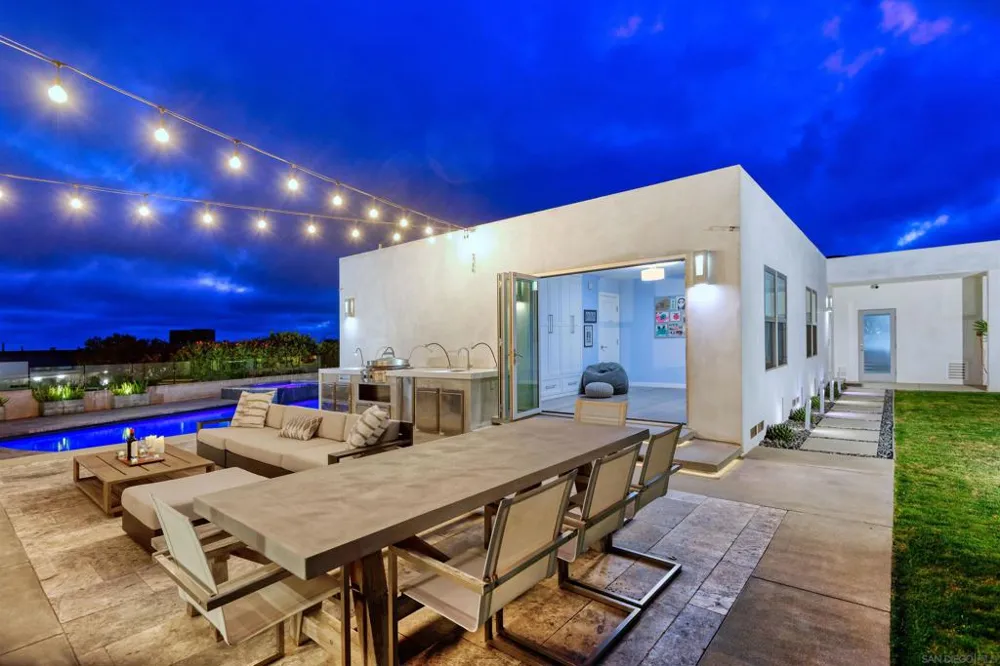1573 Copa de Oro La Jolla, CA 92037