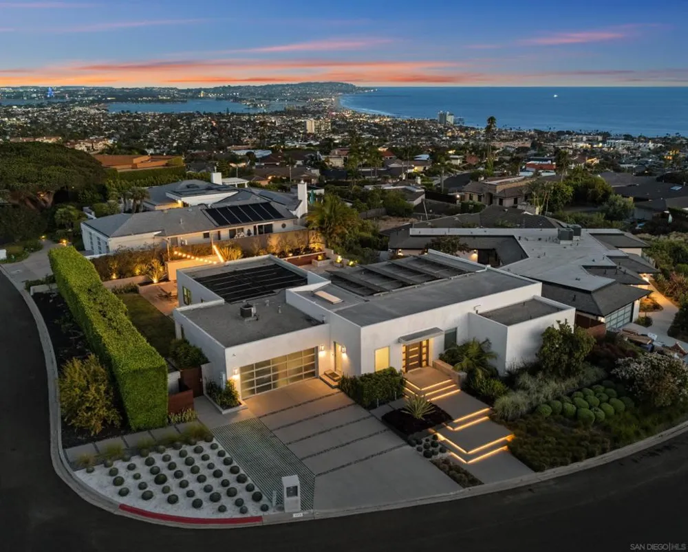 1573 Copa de Oro La Jolla, CA 92037