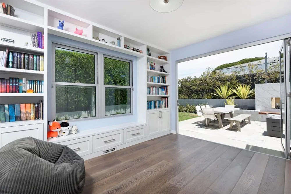 1573 Copa de Oro La Jolla, CA 92037