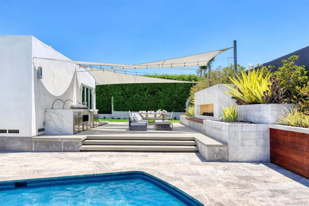 1573 Copa de Oro La Jolla, CA 92037
