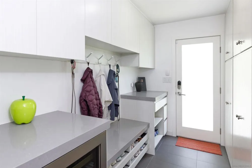 1573 Copa de Oro La Jolla, CA 92037