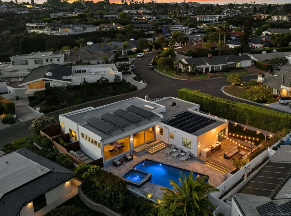 1573 Copa de Oro La Jolla, CA 92037