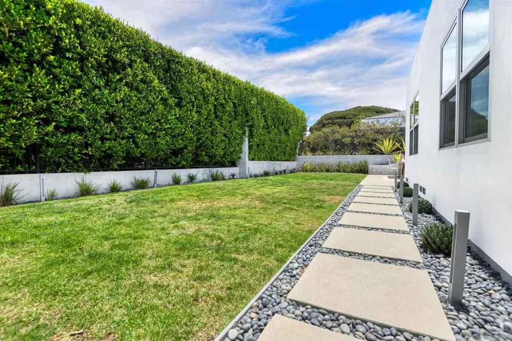 1573 Copa de Oro La Jolla, CA 92037