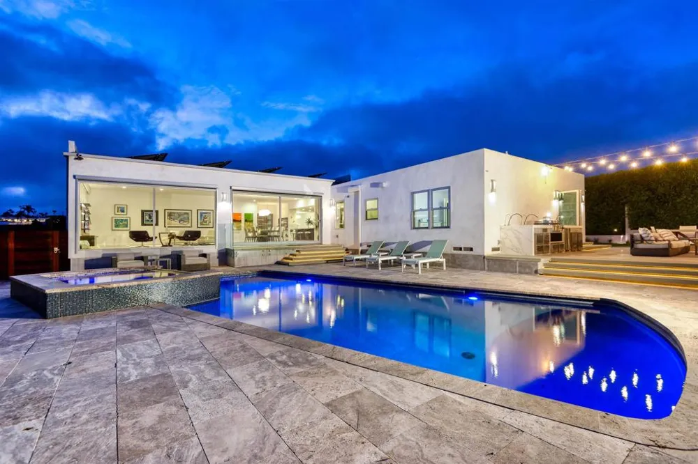 1573 Copa de Oro La Jolla, CA 92037