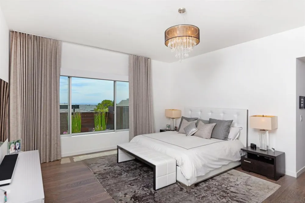 1573 Copa de Oro La Jolla, CA 92037