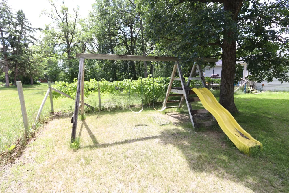 752 Lenmark Lane Badger, MN 56714
