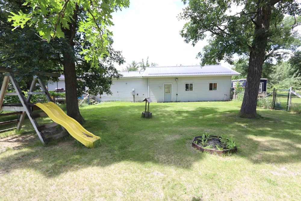 752 Lenmark Lane Badger, MN 56714