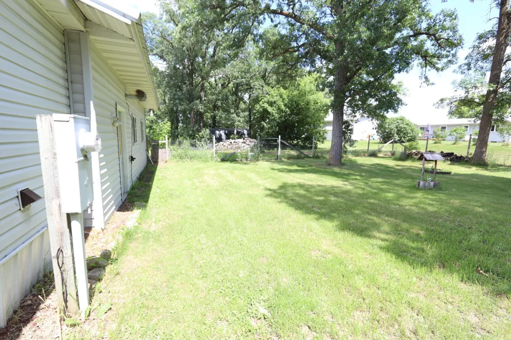 752 Lenmark Lane Badger, MN 56714