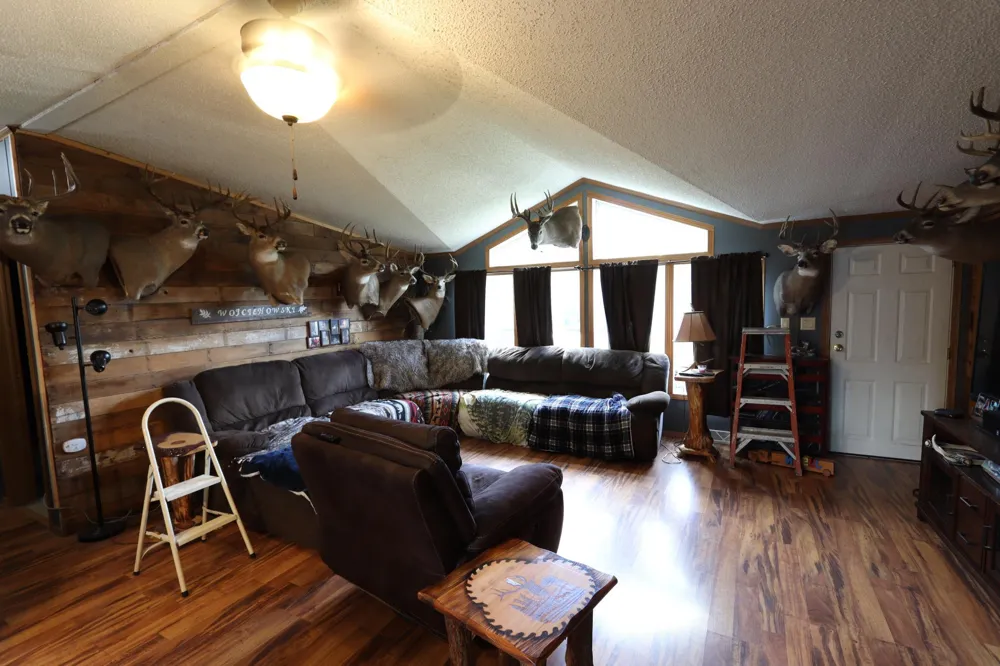 752 Lenmark Lane Badger, MN 56714