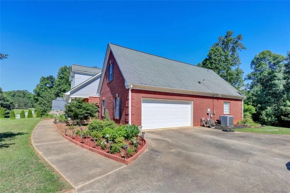 95 Blue Grass Way Oxford, GA 30054
