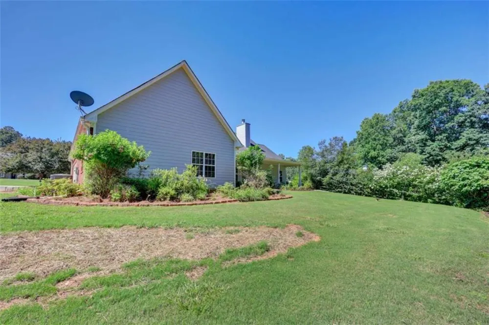 95 Blue Grass Way Oxford, GA 30054
