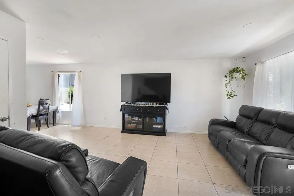 8166 Paradise Valley Ct. Spring Valley, CA 91977