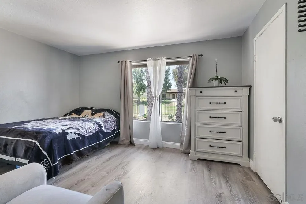 8166 Paradise Valley Ct. Spring Valley, CA 91977