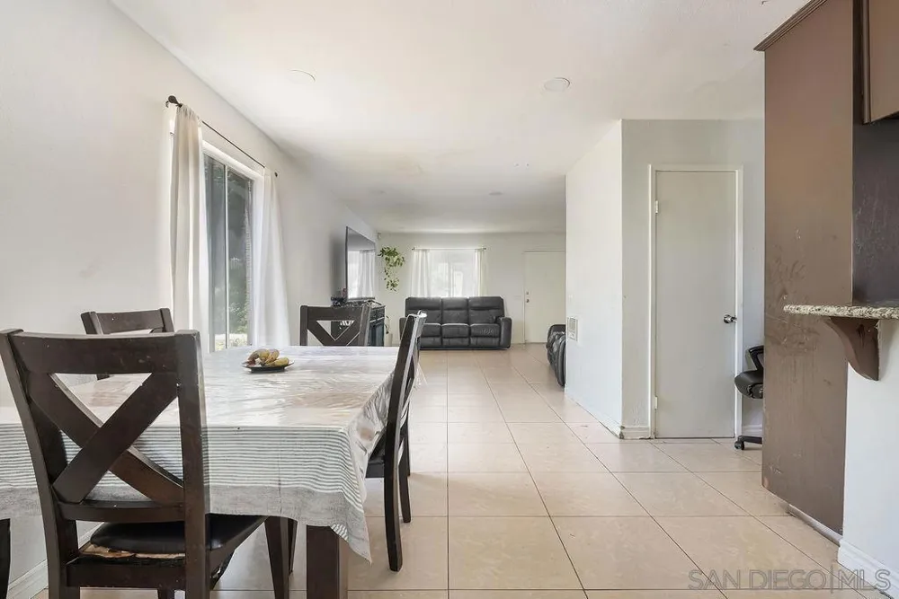 8166 Paradise Valley Ct. Spring Valley, CA 91977