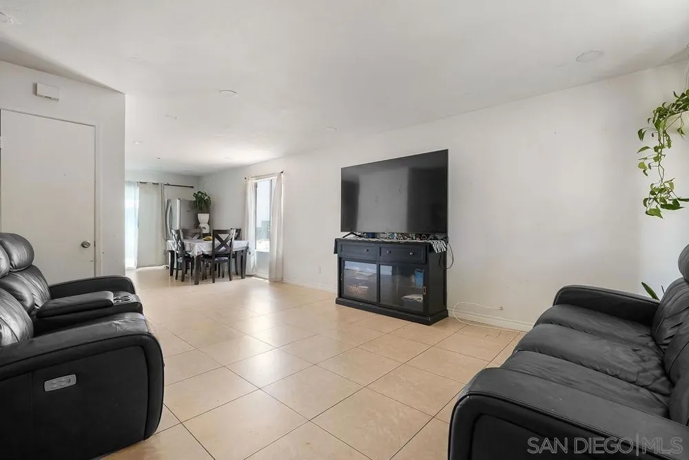 8166 Paradise Valley Ct. Spring Valley, CA 91977