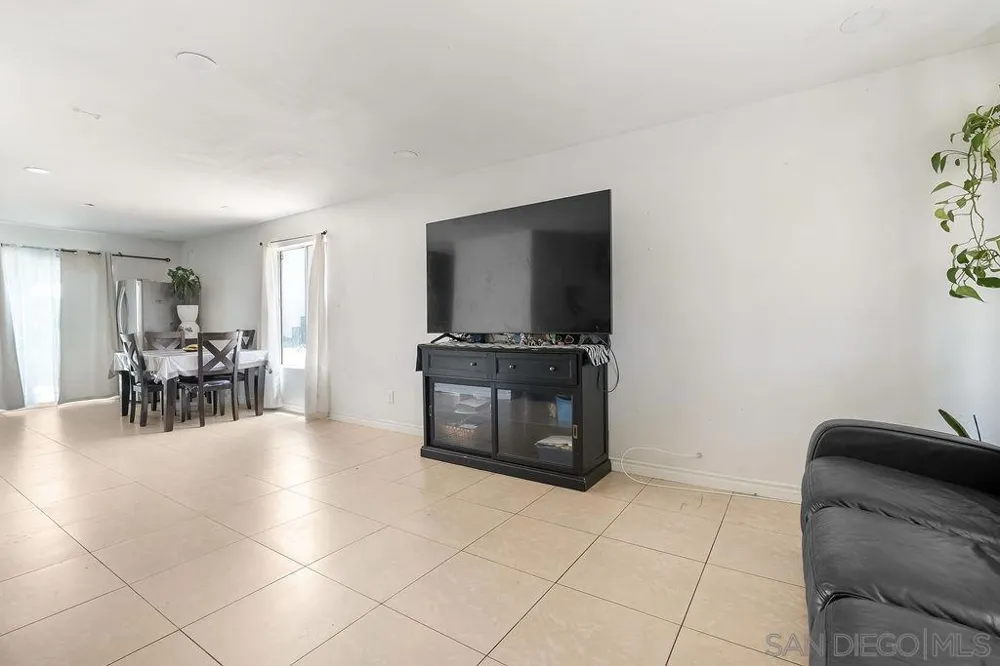 8166 Paradise Valley Ct. Spring Valley, CA 91977