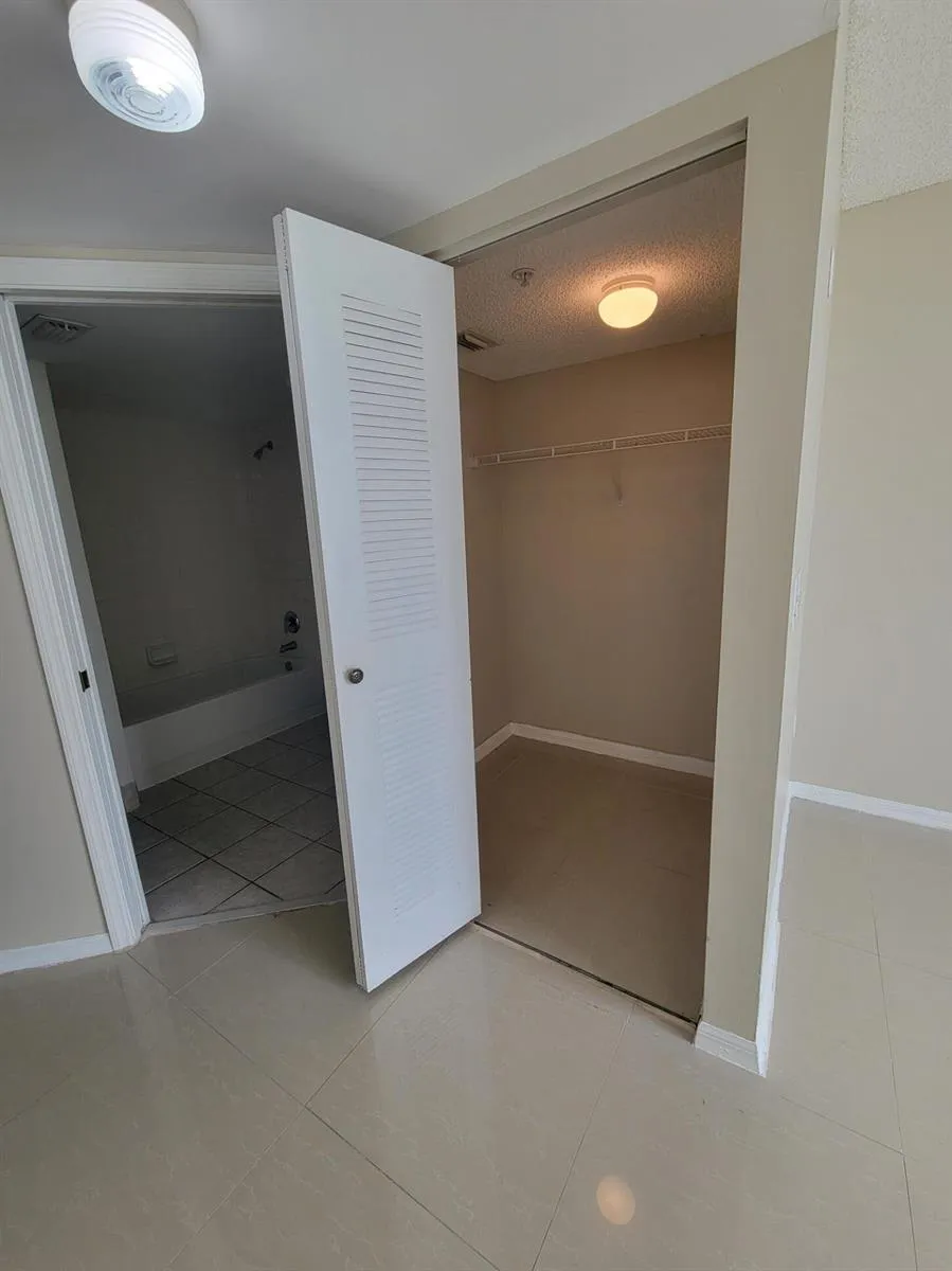 1400 Crestwood Court S #1402 Royal Palm Beach, FL 33411